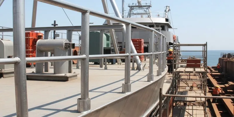 نمایی از کاربرد ناودانی استیل در صنایع دریایی