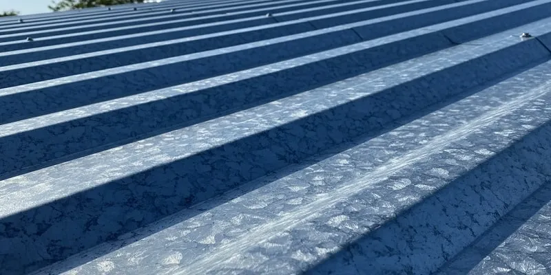 نمایی از ورق شیروانی گالوانیزه